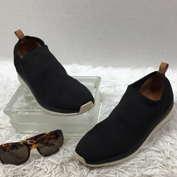 Gentle Souls By Kenneth Cole black knit Remi slip on sneakers 8 - Picture 1 of 10